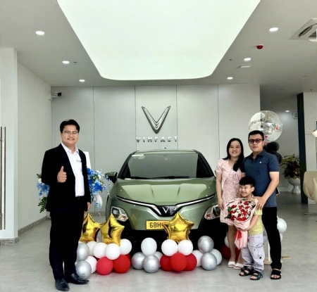 Lễ bàn giao xe Vinfast