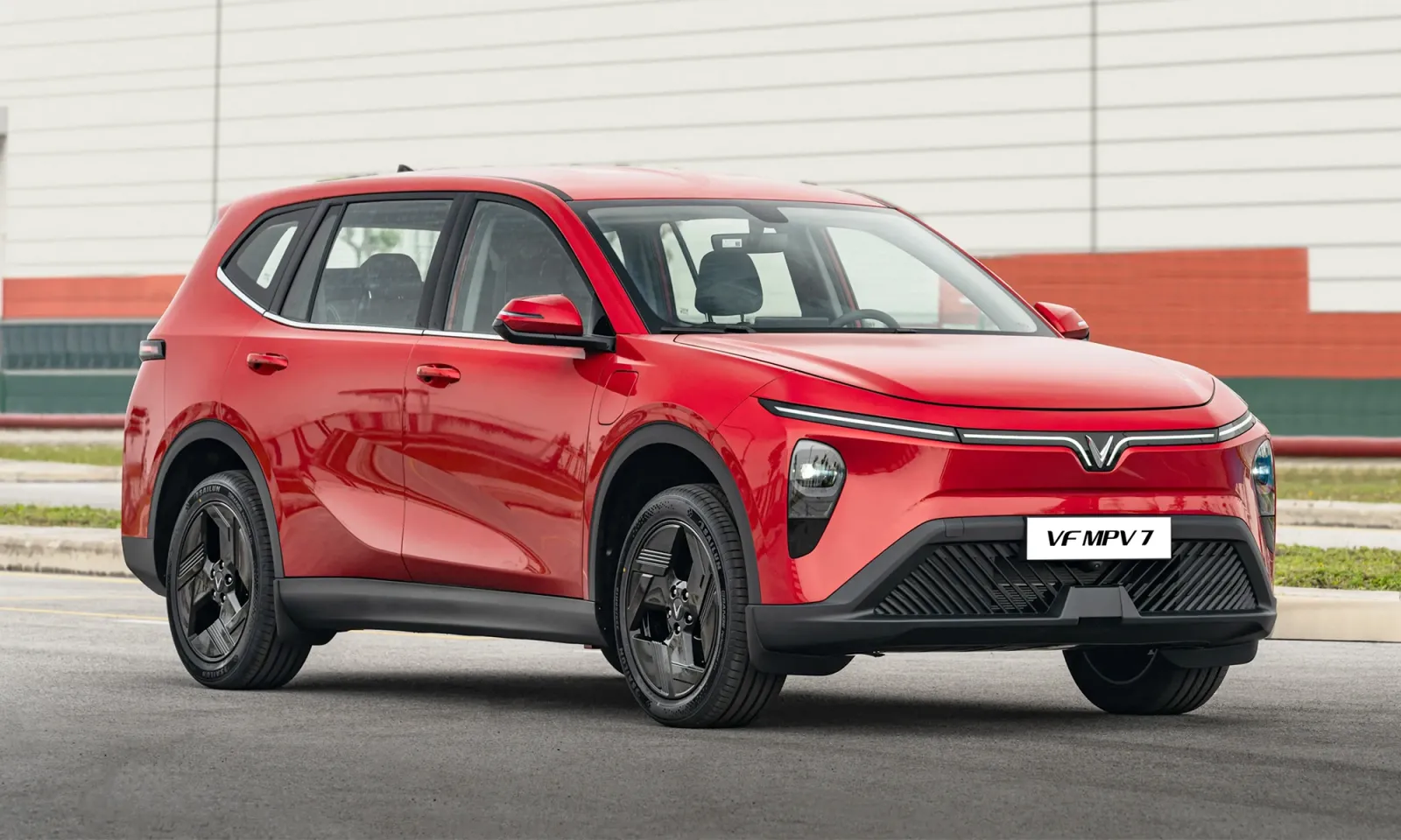 Động Cơ & Hiệu Suất VF MPV 7: Vận Hành Mạnh Mẽ