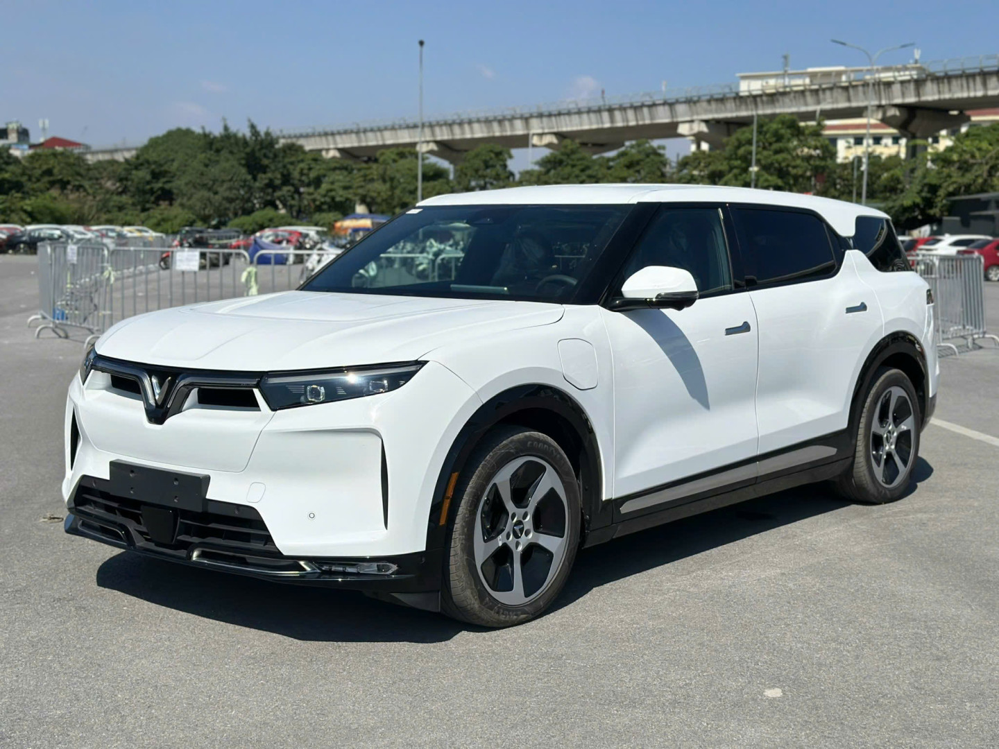 Giá VinFast VF9 Eco – Giá Lăn Bánh VF9 Tại Hồ Chí Minh