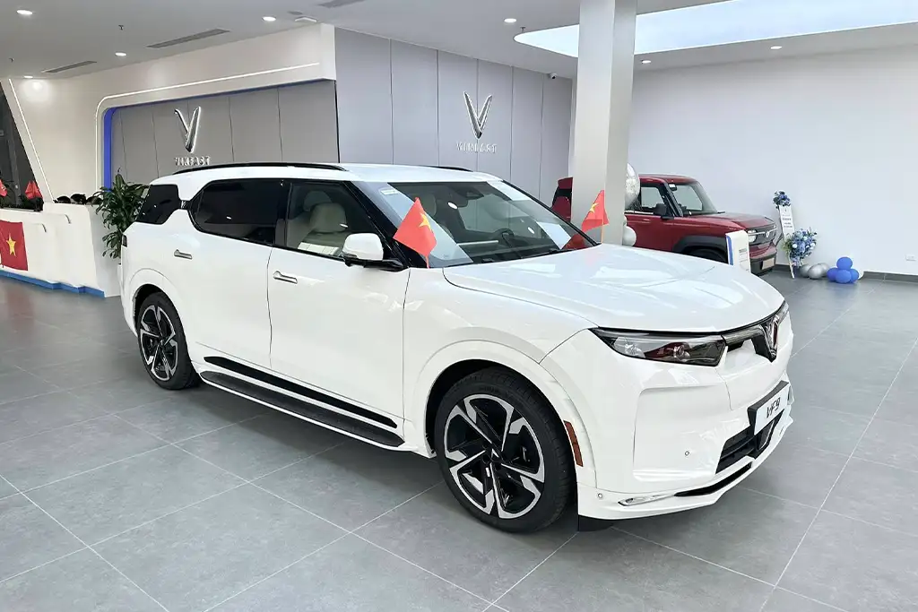 So Sánh VinFast VF9 Eco Và VF9 Plus – Nên Mua Bản Nào?